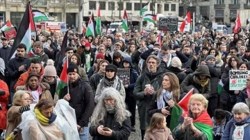 Hollanda'da yüzlerce kişi Gazze'de kalıcı ateşkes için yürüdü
