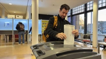 Hollandalılar genel seçimler için sandık başında