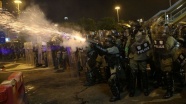 Hong Kong'daki protestolarda polisten göz yaşartıcı gazla müdahale