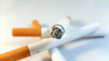 Hong Kong Sağlık Bakanı'ndan, yasak alanlarda sigara içenlere "dik dik bakın" tavsiye