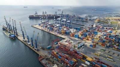 H&uuml;rm&uuml;z Boğazı krizine rağmen T&uuml;rk limanları ilk yarıyı b&uuml;y&uuml;meyle kapattı