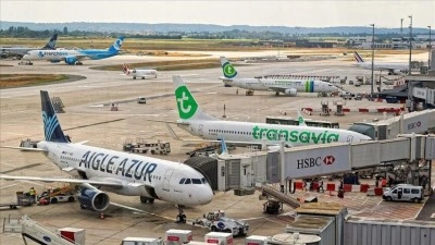 IATA, k&uuml;resel hava yolu şirketlerinin 2026 kar tahminini yakıt şokuyla yaklaşık yarı yarıya d&uuml;ş&uuml;rd&uuml;