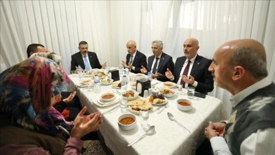İ&ccedil;işleri Bakanı &Ccedil;ift&ccedil;i, 6 Şubat depremlerinden etkilenen Saylak ailesi ile iftar yaptı