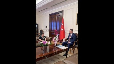 İ&ccedil;işleri Bakanı &Ccedil;ift&ccedil;i, Down sendromlu Kısmet'i Bakanlıkta ağırladı