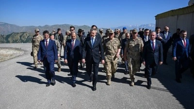 İ&ccedil;işleri Bakanı &Ccedil;ift&ccedil;i, Hakkari'de &uuml;s b&ouml;lgesini ziyaret etti