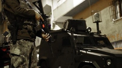 İ&ccedil;işleri Bakanı &Ccedil;ift&ccedil;i, NATO Ankara Zirvesi kapsamında &ccedil;eşitli su&ccedil;lardan aranan 4 bin 412 şahsın yak