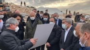 İçişleri Bakanı Süleyman Soylu İdlib'de yapımı süren briket evleri inceledi