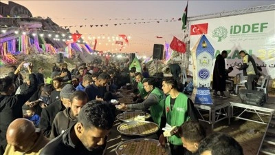 İDDEF, ramazanda kurduğu iftar sofralarıyla Gazzelilere moral oluyor