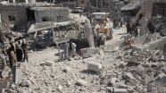 İdlib'de bombalanan okulda 22 çocuk öldü