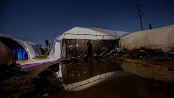 İdlib'de yerinden edilen siviller, bir kışı daha dayanıksız çadırlarda geçiriyor