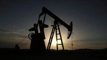 IEA, küresel petrol talebindeki artış tahminini yukarı yönlü revize etti