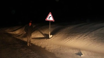 Iğdır-Kars kara yolunda yoğun tipi etkili oluyor