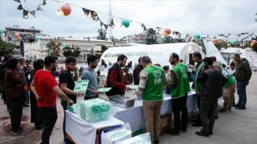 İHH, deprem bölgelerinde 1 milyonu aşkın kişiye iftarlık ve sahurluk ikram etti