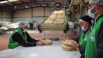 İHH, depremzedeler için günlük 50 bin ekmek üretiyor