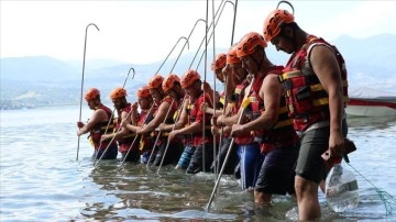 İHH gönüllüleri olası sellere Sapanca Gölü'ndeki eğitimlerle hazırlanıyor
