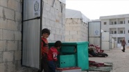 İHH, İdlib'in Türkiye sınırına yakın bölgelerinde 200 aileyi briket evlere yerleştirdi
