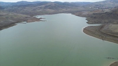 İki ay &ouml;nce toprağı susuzluktan &ccedil;atlayan baraj g&ouml;l&uuml;nde doluluk y&uuml;zde 15'e ulaştı