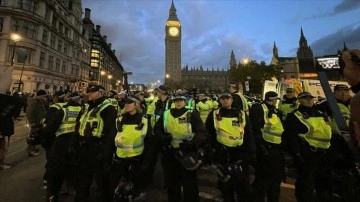 İki farklı eyleme sahne olan Londra'da 126 kişi gözaltına alındı