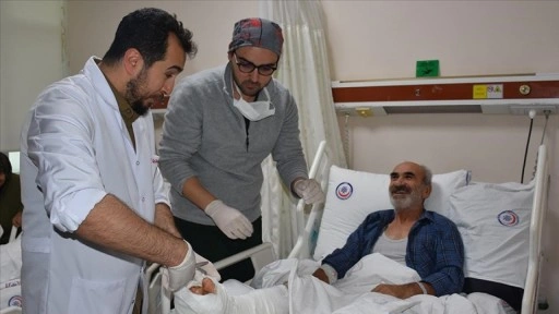 İki hastanın bacaklarından alınan kemik ve deri içeren dokular el ve ayağa nakledildi