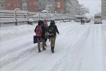 İki ilde eğitime kar engeli