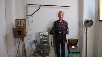 İlçenin ilk fotoğrafçısı babasından yadigar makinelerle 44 yıldır mesleği sürdürüyor