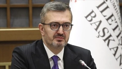 İletişim Başkanı Duran'dan dezenformasyon karşıtı pankart i&ccedil;in Galatasaray ve Fenerbah&ccedil;e'y