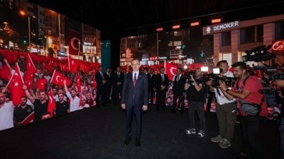 İletişim Başkanı Duran "İrade Bizim, Zafer Bizim" dijital zaman t&uuml;nelini ziyaret etti