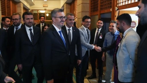 İletişim Başkanı Duran, parlamento muhabirlerini ziyaret etti