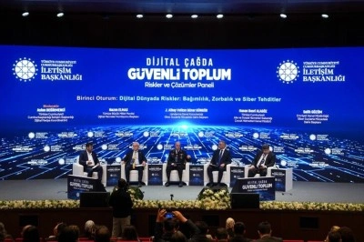 İletişim Başkanlığının d&uuml;zenlediği panelde dijital d&uuml;nyanın riskleri ele alındı