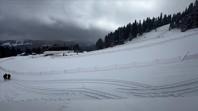 Ilgaz Dağı'nda kar yağışı ve sis etkili oluyor