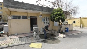 İlk depremin merkez üssü Pazarcık'ta vatandaşlar hafif hasarlı evlerin onarımına başladı