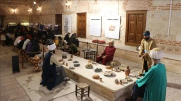İmaret geleneğinin yaşatıldığı müzede ihtiyaç sahipleri iftar yapıyor
