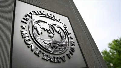 IMF'den k&uuml;resel ekonominin y&uuml;kselen petrol fiyatlarıyla "olumsuz" senaryoya ilerlediğ