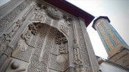 İnce Minareli Medrese mimarisiyle ziyaretçilerini cezbediyor