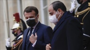 Independent gazetesi: Macron, Fransız silah endüstrisinin sadık müşterisi Sisi&#039;yi ödüllendirdi