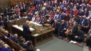 İngiliz Parlamentosu, Kovid-19'la mücadele kapsamında hükümetin '3 aşamalı önlem' kar