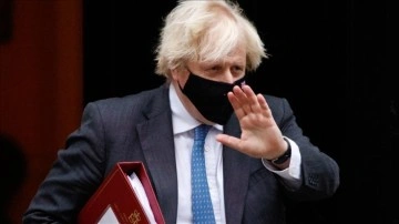 İngiltere Başbakanı Johnson, kısıtlamada düzenlenen "parti" için özür diledi