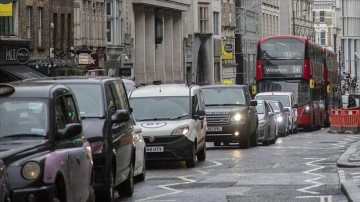 İngiltere, benzinli ve dizel otomobillerin satışına yönelik yasağı 2035'e erteleyecek