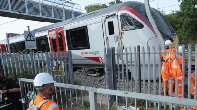 İngiltere'de iki g&uuml;n i&ccedil;inde ikinci tren raydan &ccedil;ıktı