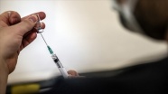 İngiltere&#039;de Kovid-19 aşısı sayesinde pandemide can kayıpları azalıyor