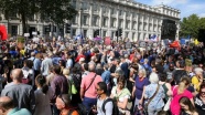 İngiltere&#039;de parlamentoyu tatil kararı protesto edildi