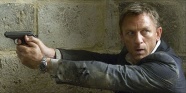 İngiltere&#039;de polis James Bond&#039;un çalınan silahlarını arıyor