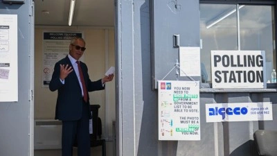 İngiltere'deki yerel se&ccedil;imlerde sandıktan aşırı sağ &ccedil;ıktı