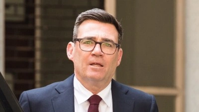 İngiltere İş&ccedil;i Partisi liderliğine se&ccedil;ilen Andy Burnham, &uuml;lkenin yeni başbakanı oldu