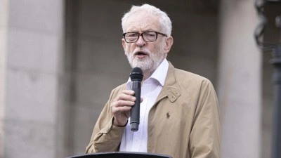 İngiltere İş&ccedil;i Partisinin eski lideri Corbyn, Starmer d&ouml;neminde fırsatların ka&ccedil;tığını s&ouml;yledi
