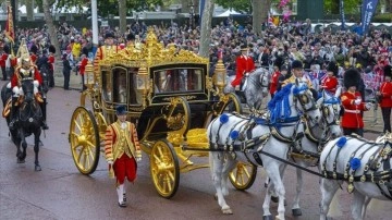 İngiltere Kralı Charles'ın Westminster Abbey Kilisesi'ndeki taç giyme töreni başladı