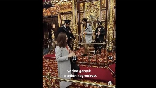 İngiltere Parlamentosunda Kral tahtı &ouml;n&uuml;nde Lordlar Kamarası karşıtı eylem