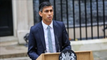 İngiltere'de muhalefet, Başbakan Sunak'ı hükümetin göçmen politikası nedeniyle eleştirdi