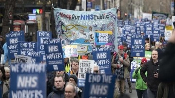 İngiltere'de on binlerce pratisyen hekim bu yıl ikinci kez greve gitti