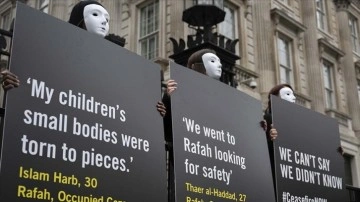 İngiltere'de Refah'taki sivillerle dayanışma için sessiz eylem düzenlendi